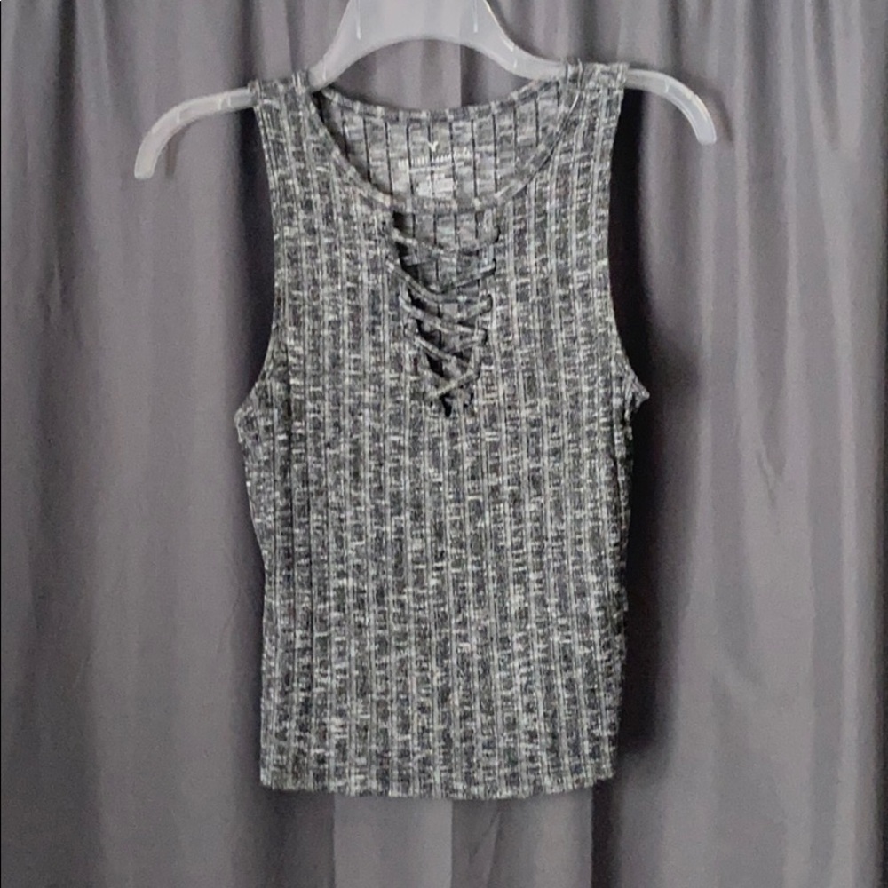 CUTE lattice v neck crop tank top